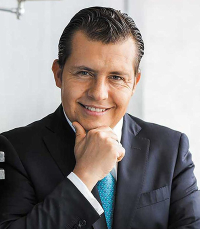 Ciro de Constanzo Catedrático, conferencista, columnista, comentarista y exitoso empresario de medios.