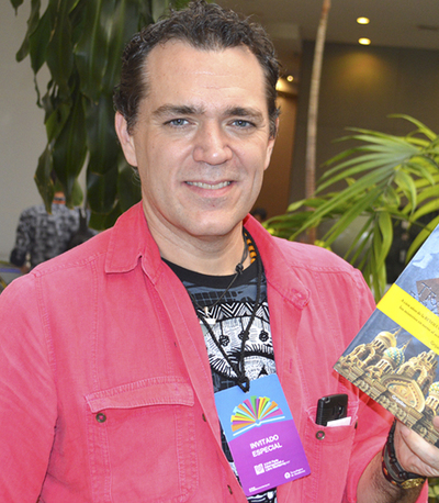 Juan Miguel Zunzunegui, Conferencista experto en comunicación humanidades, autor de numerosos libros.